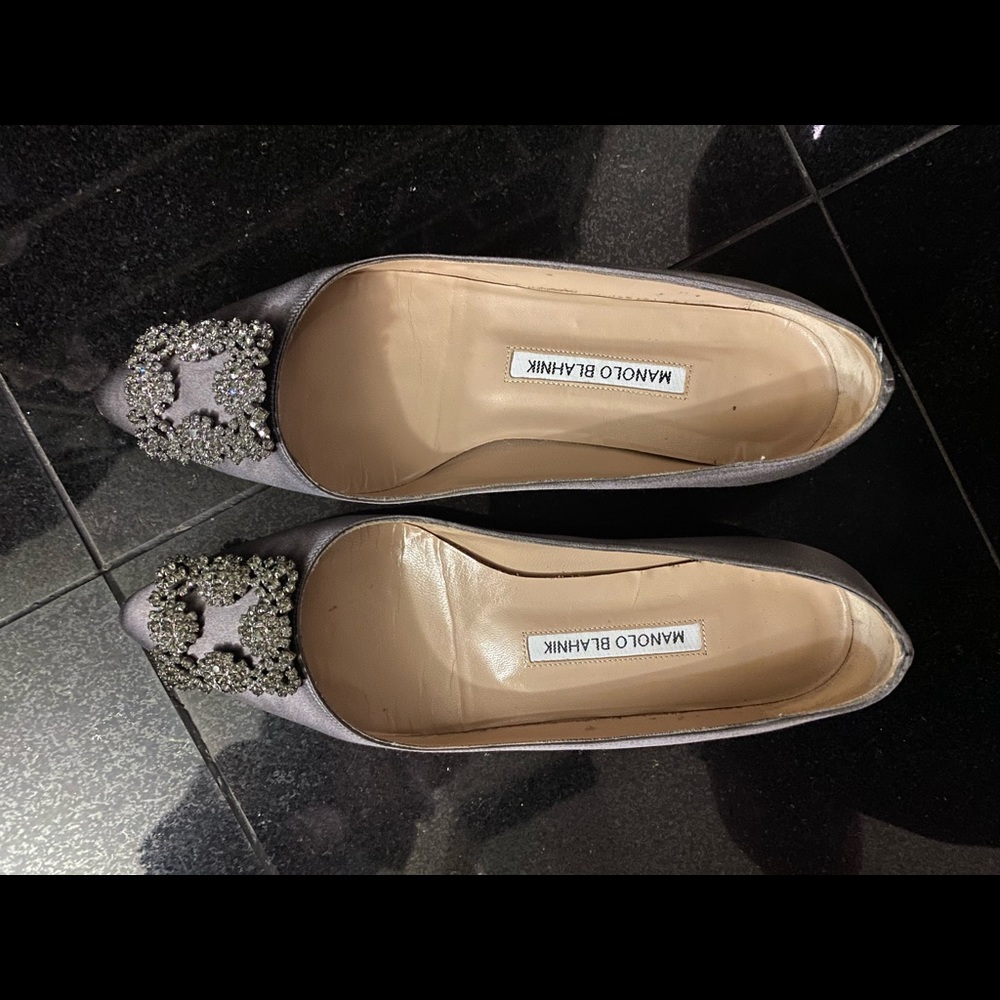 Manolo Blahnik Hangisi Flats 37.5